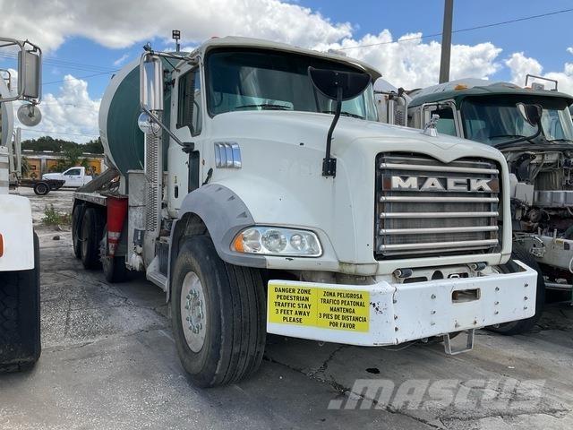 Mack GU813 Специальные грузовики