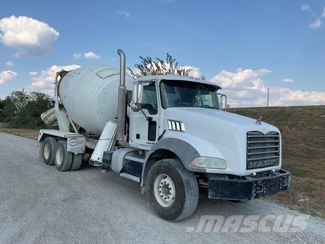 Mack GU813 Специальные грузовики
