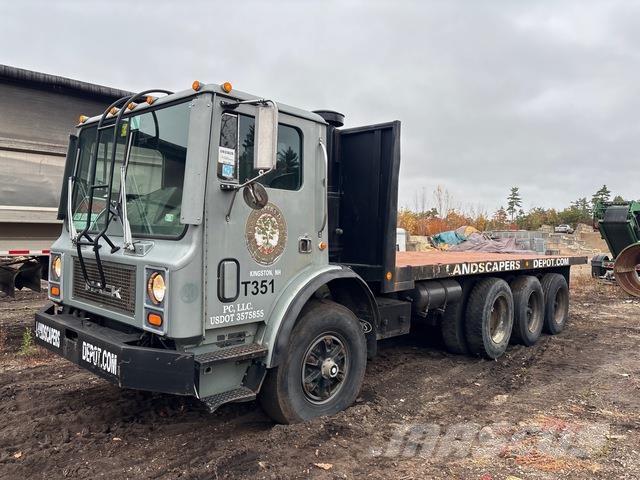 Mack MR611S Грузовики-платформы/боковая разгрузка