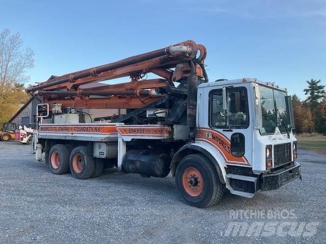 Mack MR688S Бетононасосы