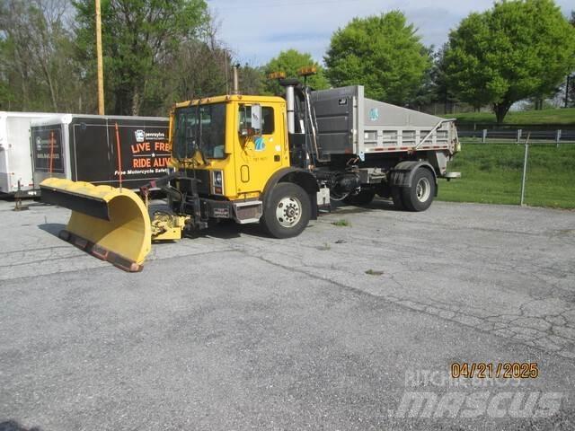 Mack MR690P Снежные отвалы и плуги