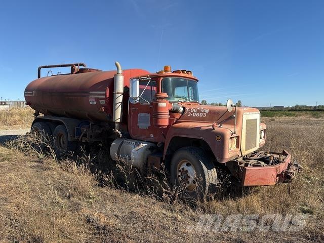 Mack R688ST Поливочные машины