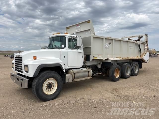Mack RD60 Снежные отвалы и плуги