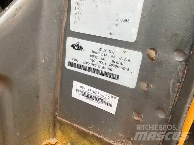 Mack RD600 Снежные отвалы и плуги