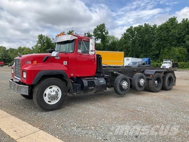 Mack RD688S Скиповые погрузчики