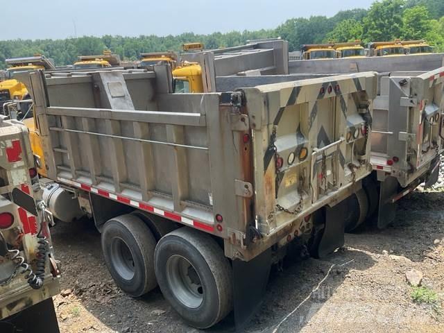 Mack RD688S Пескоразбрасыватели