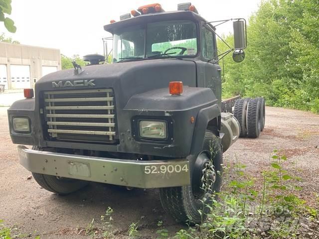 Mack RD688S Кабины