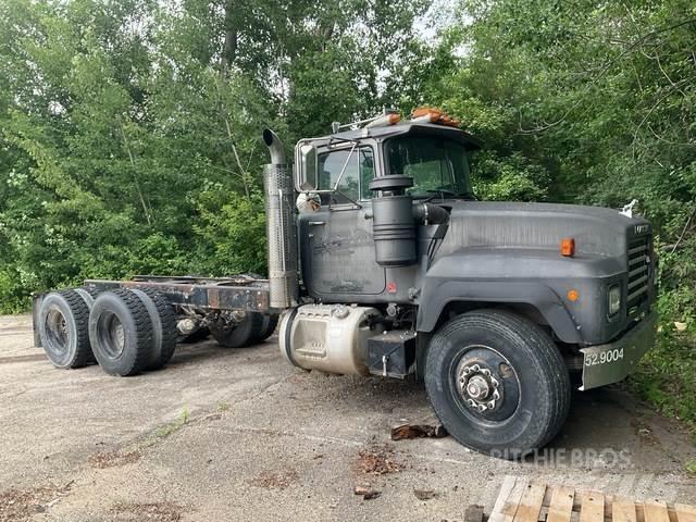 Mack RD688S Кабины