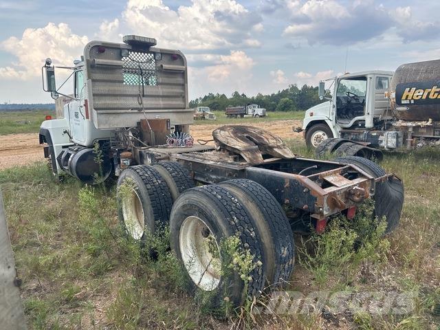 Mack RD688S Седельные тягачи