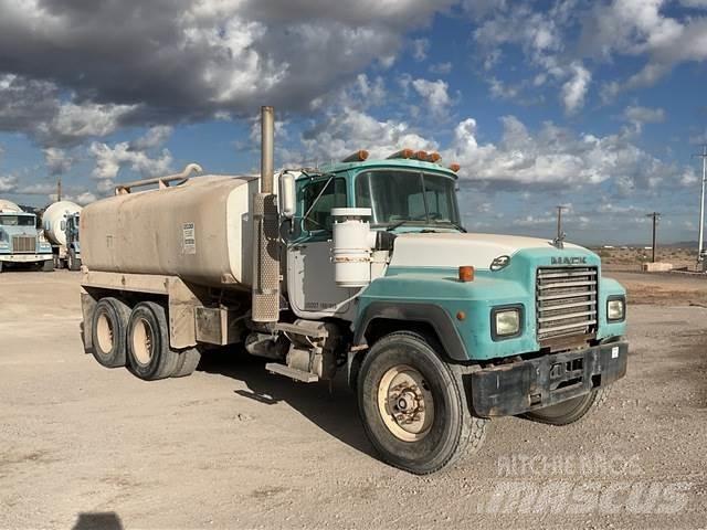 Mack RD690S Поливочные машины
