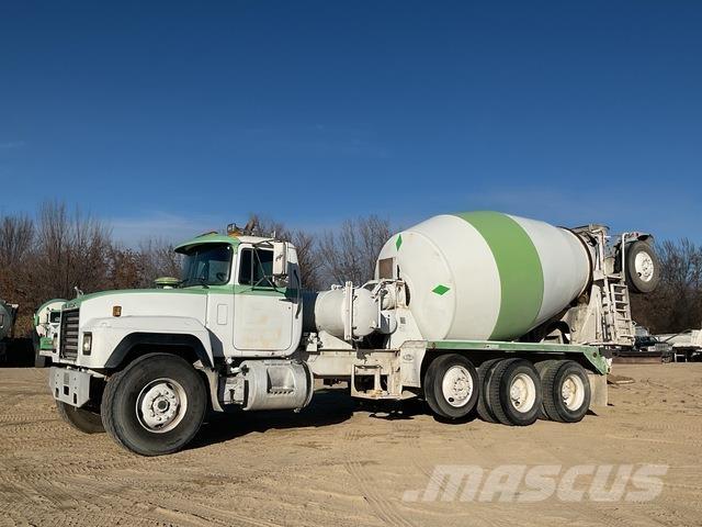 Mack RD690S Специальные грузовики
