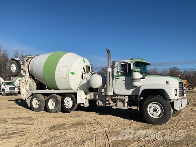 Mack RD690S Специальные грузовики