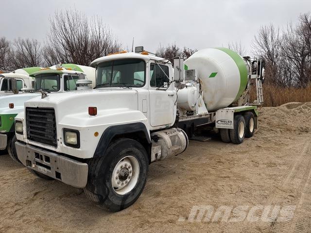 Mack RD690S Специальные грузовики