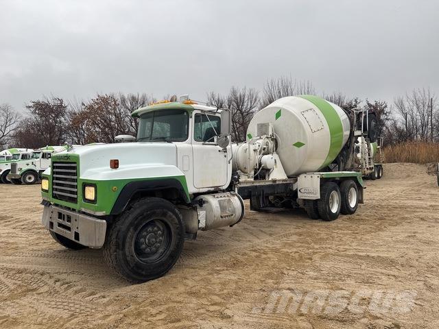 Mack RD690S Специальные грузовики