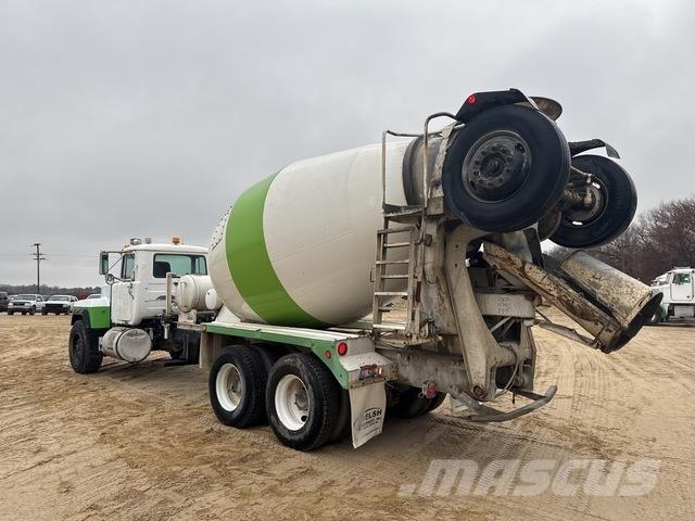 Mack RD690S Специальные грузовики