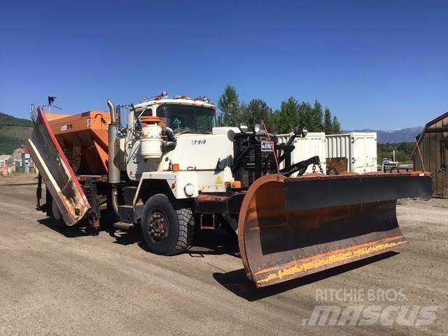 Mack RM6 Снежные отвалы и плуги