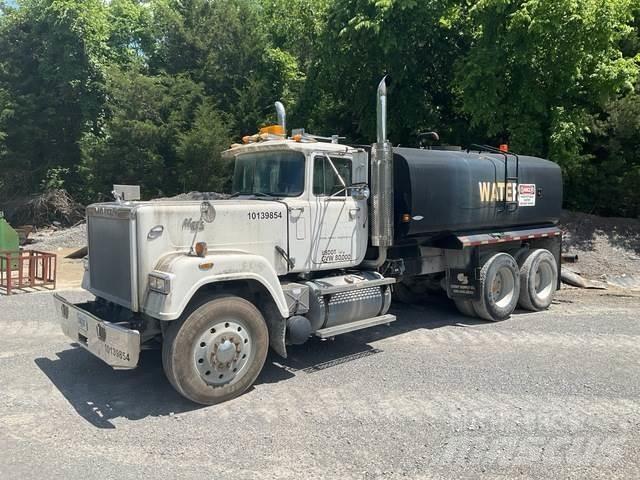 Mack RW613 Поливочные машины