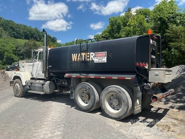 Mack RW613 Поливочные машины