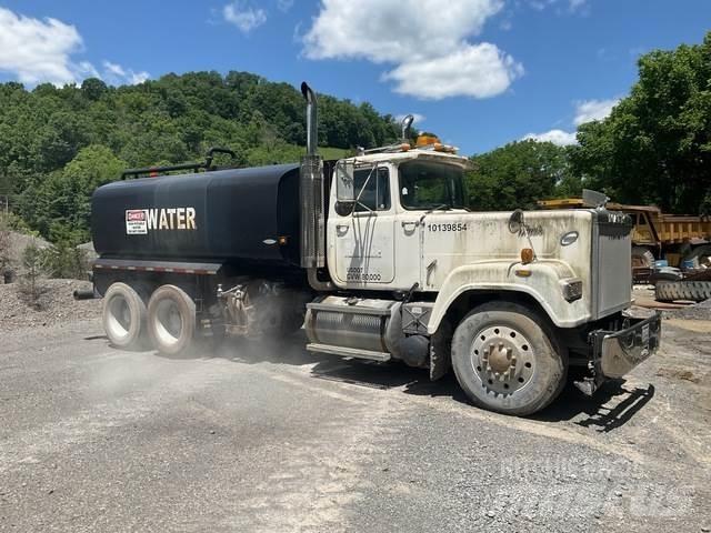 Mack RW613 Поливочные машины