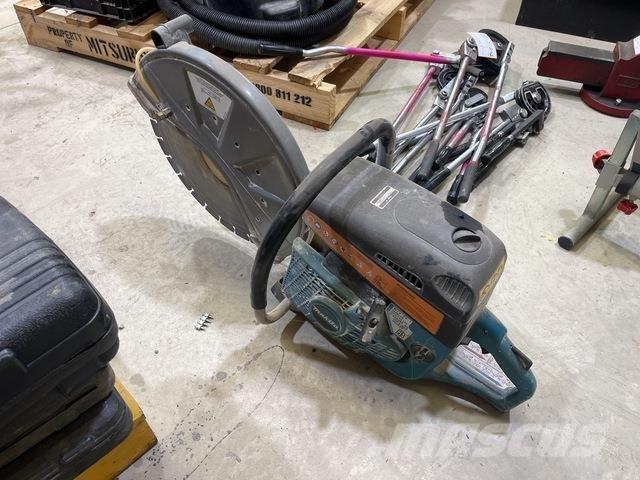 Makita  Бензопилы и очистные пилы