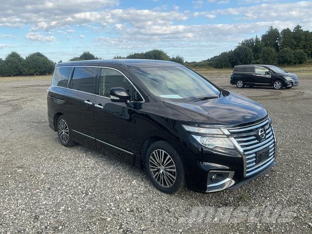 Nissan Elgrand Микроавтобусы