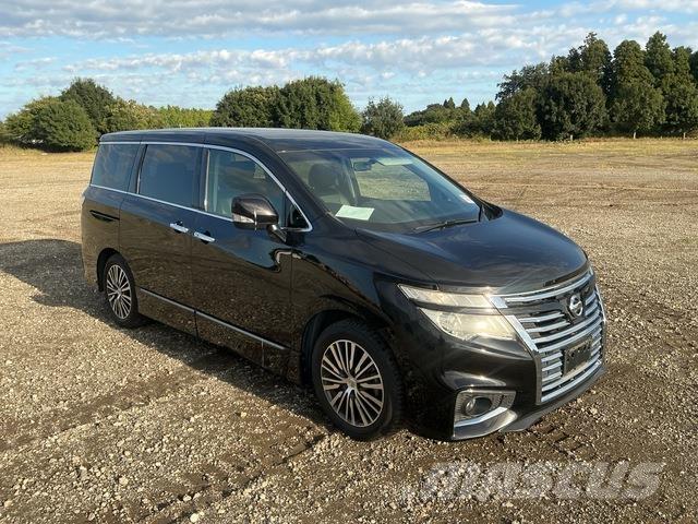 Nissan Elgrand Микроавтобусы