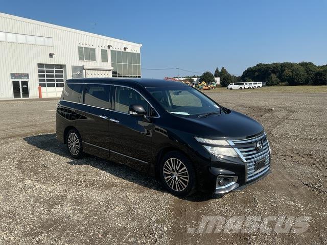 Nissan Elgrand Микроавтобусы
