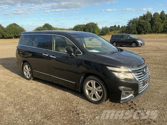 Nissan Elgrand Микроавтобусы