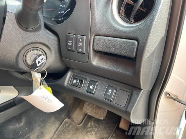 Nissan Navara Бортовые фургоны
