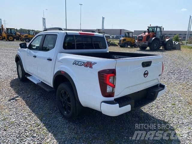 Nissan Navara Прочие фургоны