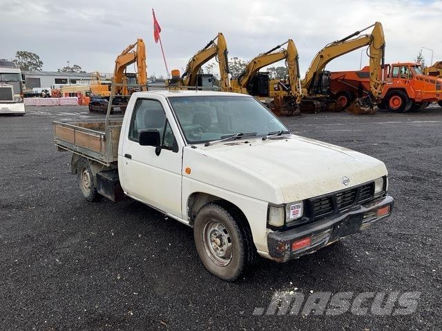 Nissan Navara Бортовые фургоны