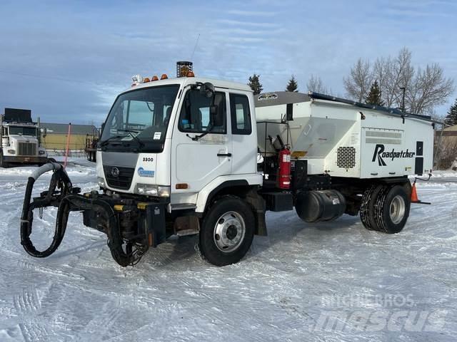 Nissan UD3300 Автобетоносмесители