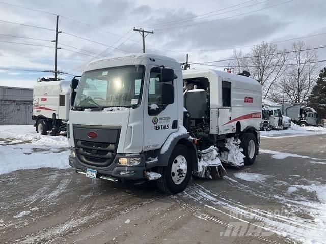 Peterbilt 220 Уборочные машины