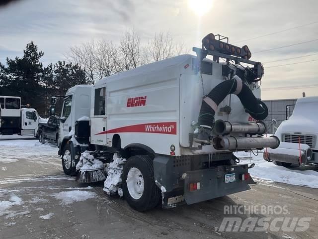 Peterbilt 220 Уборочные машины