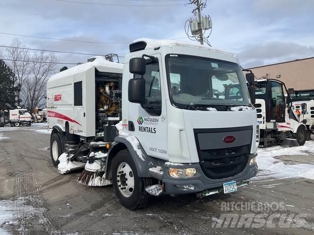 Peterbilt 220 Уборочные машины