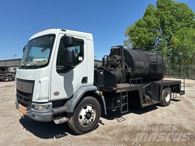 Peterbilt 220 Специальные грузовики