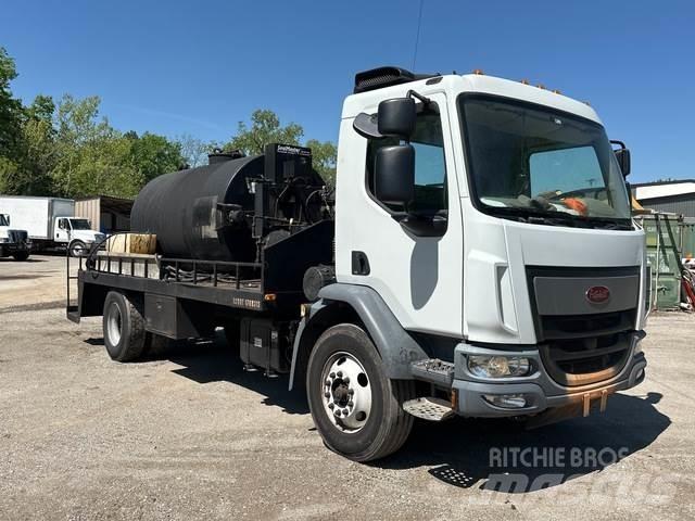 Peterbilt 220 Специальные грузовики