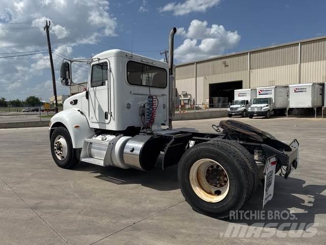 Peterbilt 337 Седельные тягачи
