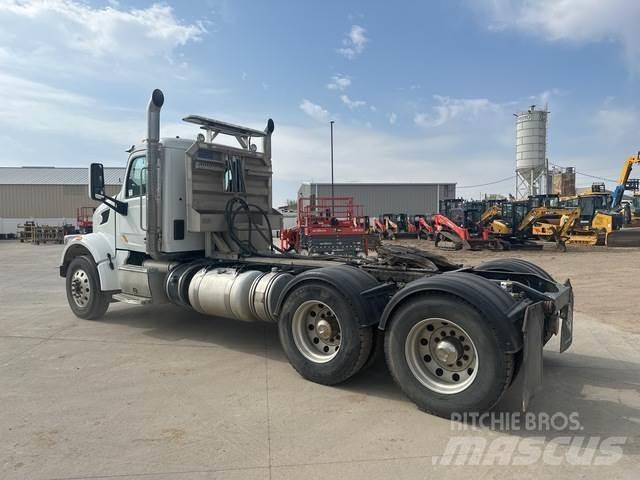 Peterbilt 567 Седельные тягачи