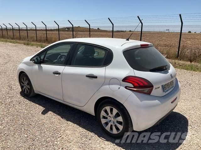 Peugeot 208 Легковые автомобили