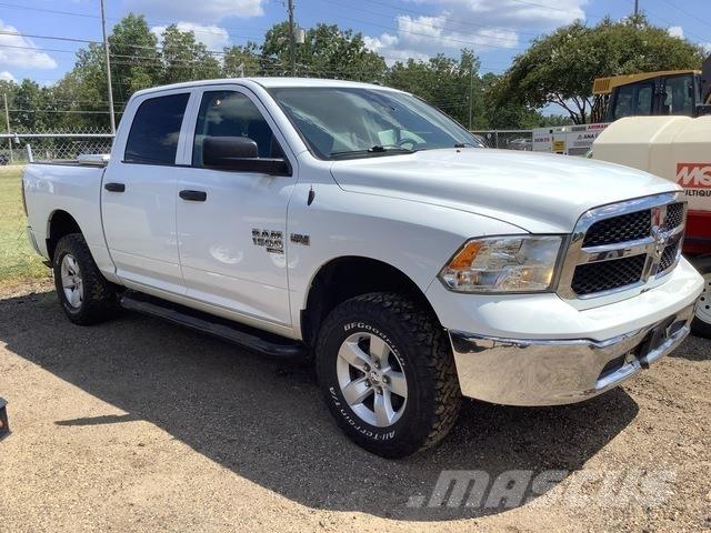 RAM 1500 Бортовые фургоны