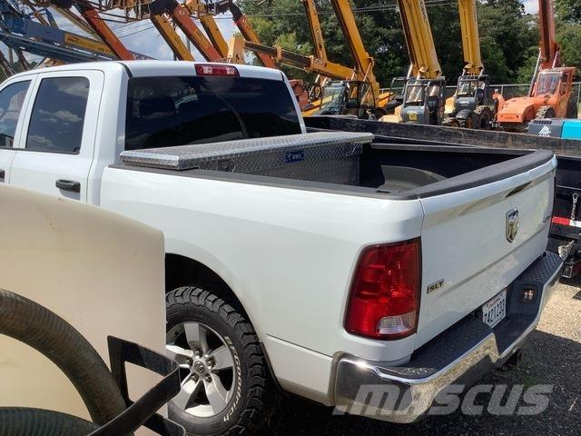 RAM 1500 Бортовые фургоны