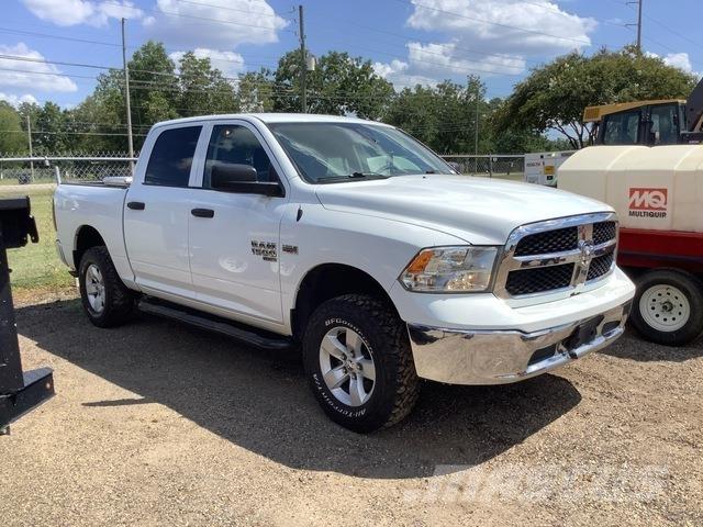RAM 1500 Бортовые фургоны