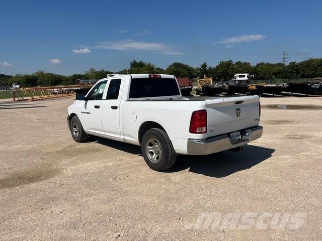 RAM 1500 Бортовые фургоны