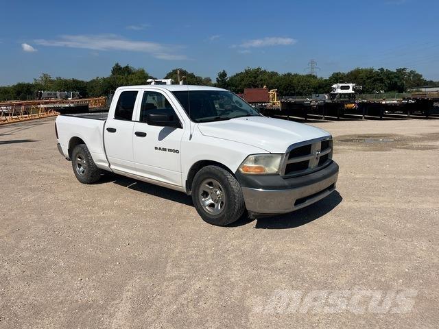RAM 1500 Бортовые фургоны