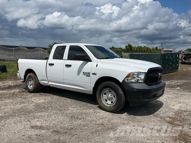 RAM 1500 Бортовые фургоны