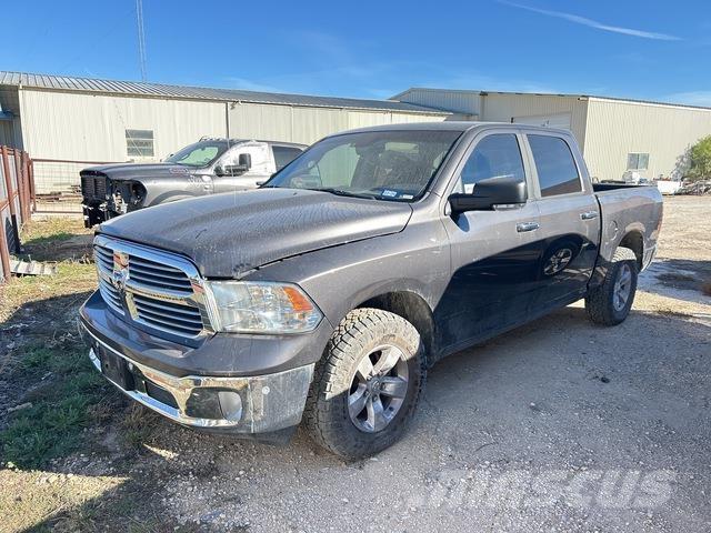 RAM 1500 Бортовые фургоны