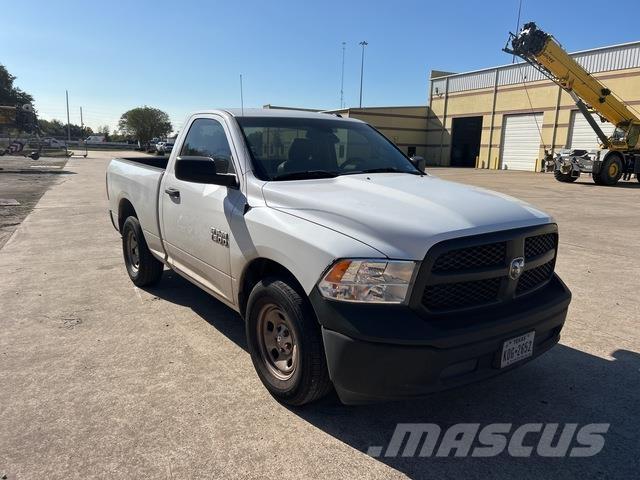 RAM 1500 Бортовые фургоны