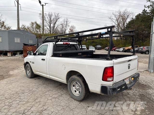 RAM 1500 Бортовые фургоны