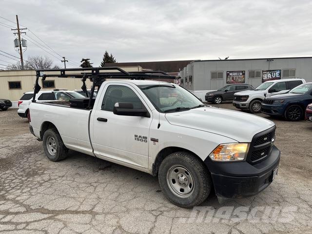 RAM 1500 Бортовые фургоны